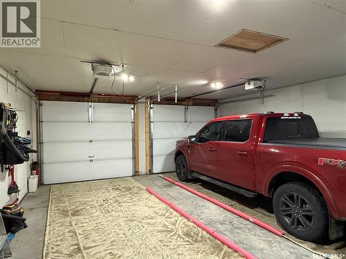 4 7Th Avenue Se, Weyburn, SK - Indoor Photo Showing Garage