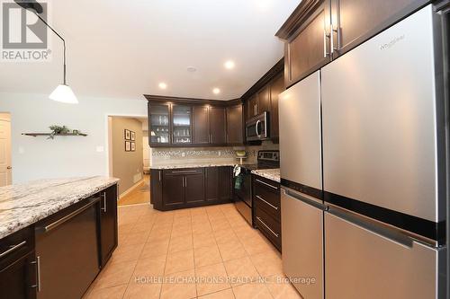 6200 Maple Gate Circle, Mississauga, ON - Indoor Photo Showing Kitchen With Upgraded Kitchen