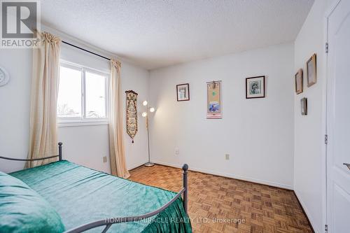 5128 Guildwood Way, Mississauga, ON - Indoor Photo Showing Bedroom
