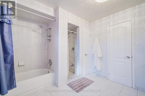 5128 Guildwood Way, Mississauga, ON - Indoor Photo Showing Bathroom