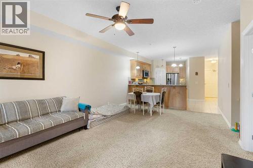 8103, 14 Hemlock Crescent Sw, Calgary, AB - Indoor Photo Showing Living Room