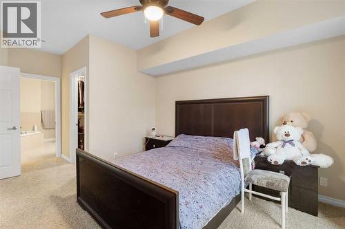 8103, 14 Hemlock Crescent Sw, Calgary, AB - Indoor Photo Showing Bedroom