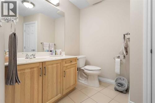 8103, 14 Hemlock Crescent Sw, Calgary, AB - Indoor Photo Showing Bathroom