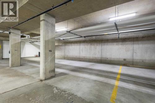 8103, 14 Hemlock Crescent Sw, Calgary, AB - Indoor Photo Showing Garage