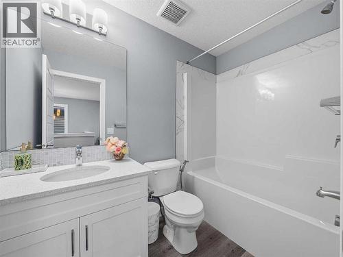 124 Highview Gate Se, Airdrie, AB - Indoor Photo Showing Bathroom