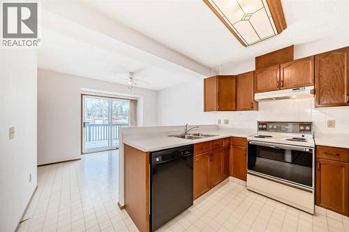 108, 1 Aberdeen Way, Stony Plain, AB - Indoor Photo Showing Kitchen With Double Sink