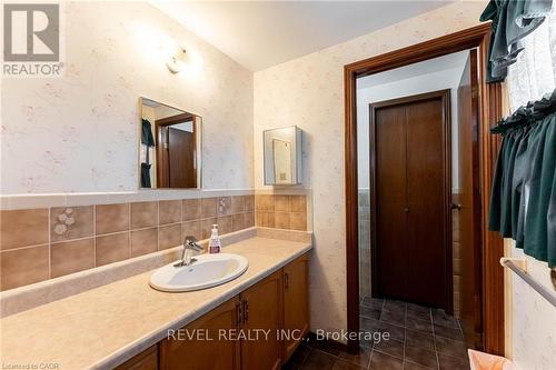 5 Charing Drive, Hamilton, ON - Indoor Photo Showing Bathroom