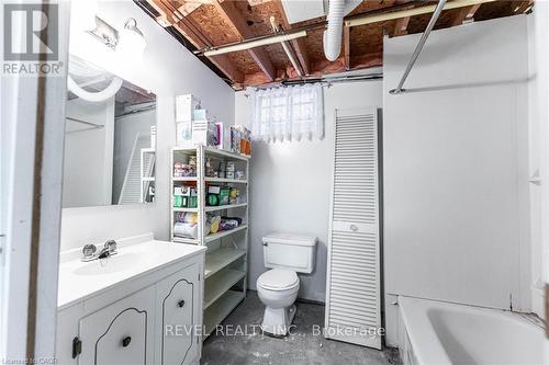 5 Charing Drive, Hamilton, ON - Indoor Photo Showing Bathroom