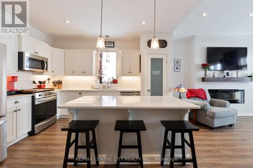 24 Renaissance Drive, St. Thomas, ON - Indoor Photo Showing Kitchen With Upgraded Kitchen
