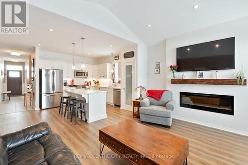 24 Renaissance Drive, St. Thomas, ON - Indoor Photo Showing Living Room With Fireplace