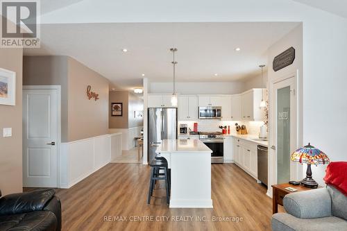 24 Renaissance Drive, St. Thomas, ON - Indoor Photo Showing Kitchen With Upgraded Kitchen