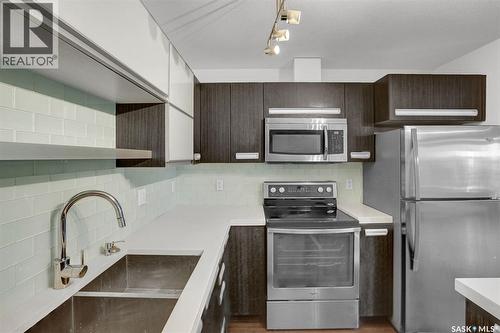 112 1545 Neville Drive, Regina, SK - Indoor Photo Showing Kitchen