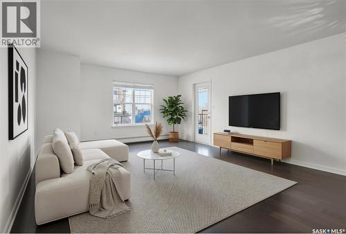 112 1545 Neville Drive, Regina, SK - Indoor Photo Showing Living Room