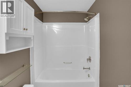 112 1545 Neville Drive, Regina, SK - Indoor Photo Showing Bathroom