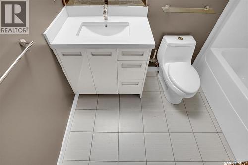 112 1545 Neville Drive, Regina, SK - Indoor Photo Showing Bathroom