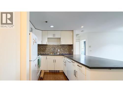 477 Powell Street, Vancouver, BC - Indoor Photo Showing Kitchen
