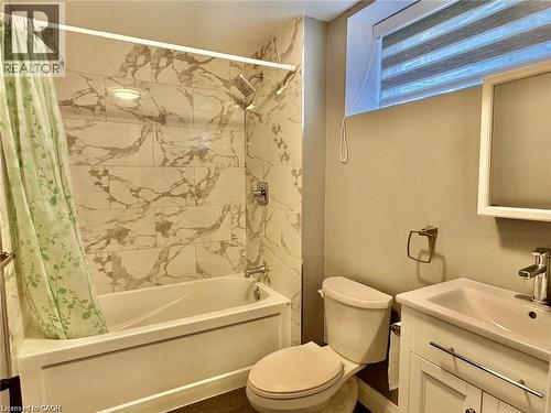 229 Sunny Meadow Court, Kitchener, ON - Indoor Photo Showing Bathroom