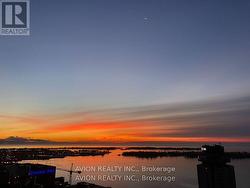 4210 - 33 BAY STREET  Toronto, ON M5J 2Z3