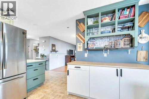 512 Highland Close, Strathmore, AB - Indoor Photo Showing Kitchen