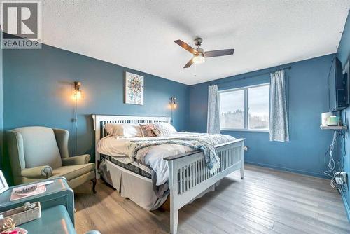 512 Highland Close, Strathmore, AB - Indoor Photo Showing Bedroom