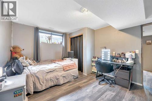 512 Highland Close, Strathmore, AB - Indoor Photo Showing Bedroom