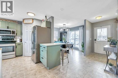 512 Highland Close, Strathmore, AB - Indoor Photo Showing Kitchen