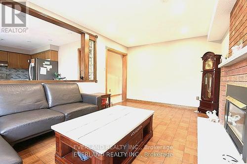 87 Kyla Crescent, Markham, ON - Indoor Photo Showing Living Room