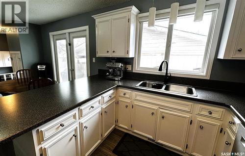 131 Dunsmore Drive, Regina, SK - Indoor Photo Showing Kitchen With Double Sink