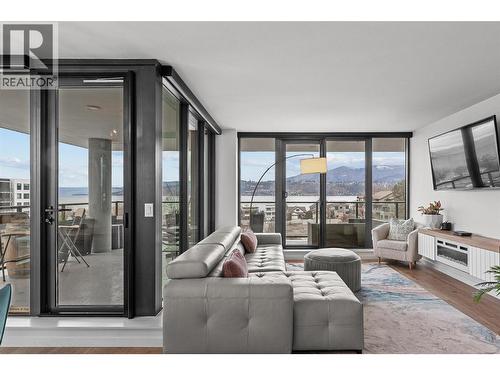 485 Groves Avenue Unit# 505, Kelowna, BC - Indoor Photo Showing Living Room