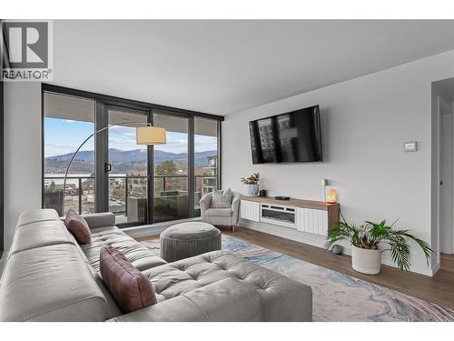 485 Groves Avenue Unit# 505, Kelowna, BC - Indoor Photo Showing Living Room