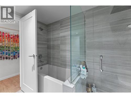 485 Groves Avenue Unit# 505, Kelowna, BC - Indoor Photo Showing Bathroom