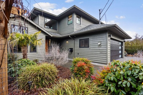 1544 Comox Ave, Comox, BC 