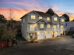 3273 Rutledge St  Saanich, BC V8X 1N6