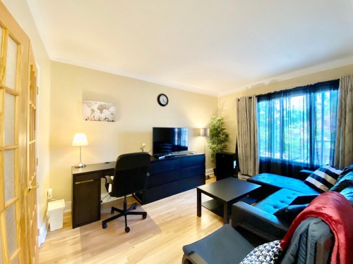 Salon - 5280 Rue St-Denis, Montréal (Le Plateau-Mont-Royal), QC - Indoor