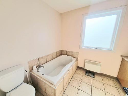 Bathroom - 30 Rue Circé, Delson, QC - Indoor Photo Showing Bathroom