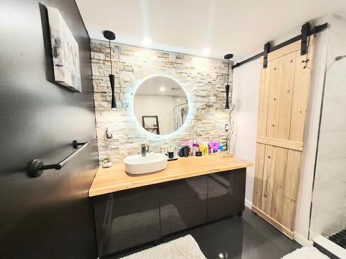 Bathroom - 30 Rue Circé, Delson, QC - Indoor Photo Showing Bathroom