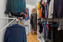 Walk-in closet - 