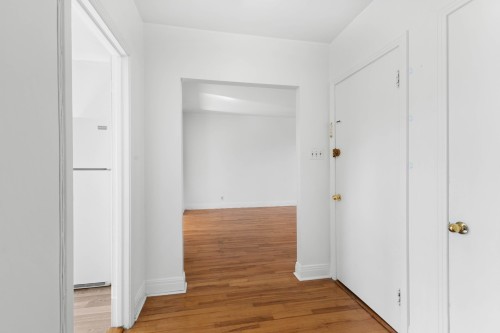 Hall d'entrée/Vestibule - 4018 Rue Mackenzie, Montréal (Côte-Des-Neiges/Notre-Dame-De-Grâce), QC - Indoor Photo Showing Other Room