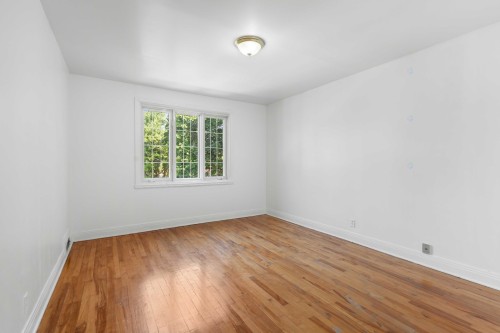 Chambre à coucher - 4018 Rue Mackenzie, Montréal (Côte-Des-Neiges/Notre-Dame-De-Grâce), QC - Indoor Photo Showing Other Room