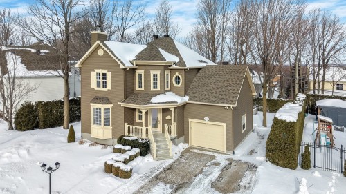 812 Rue des Bernaches  Mont-Saint-Hilaire, QC J3H 6C9