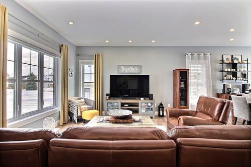 Salon - 18 Rue De Champlain, Saint-André-D'Argenteuil, QC - Indoor Photo Showing Living Room