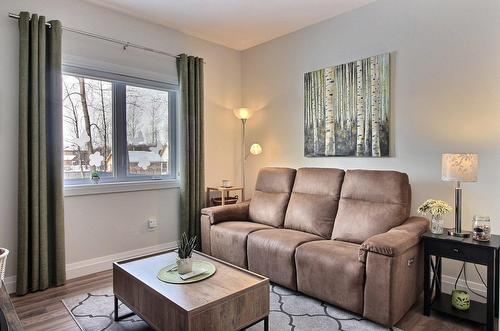 Chambre à coucher - 18 Rue De Champlain, Saint-André-D'Argenteuil, QC - Indoor Photo Showing Living Room