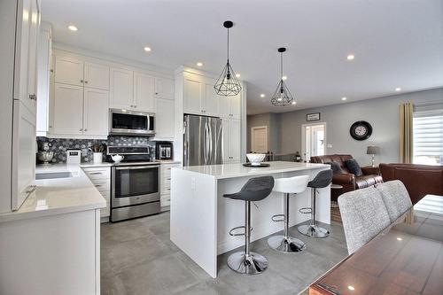 Cuisine - 18 Rue De Champlain, Saint-André-D'Argenteuil, QC - Indoor Photo Showing Kitchen With Upgraded Kitchen