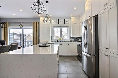 Cuisine - 18 Rue De Champlain, Saint-André-D'Argenteuil, QC - Indoor Photo Showing Kitchen With Upgraded Kitchen