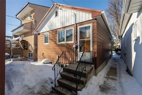 668 Walker Ave, Winnipeg, MB 