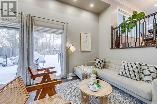 1399 Chriseden Drive, Mississauga, ON - Indoor Photo Showing Living Room