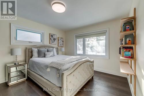 1399 Chriseden Drive, Mississauga, ON - Indoor Photo Showing Bedroom