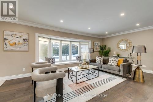 1399 Chriseden Drive, Mississauga, ON - Indoor Photo Showing Living Room