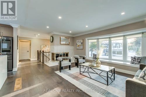 1399 Chriseden Drive, Mississauga, ON - Indoor Photo Showing Living Room