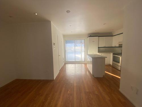 Coin-repas - 685 Rue De Chevillon, Laval (Laval-Des-Rapides), QC 